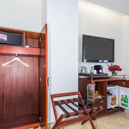 Nh Royal Urban Cartagena Hotel Exterior photo