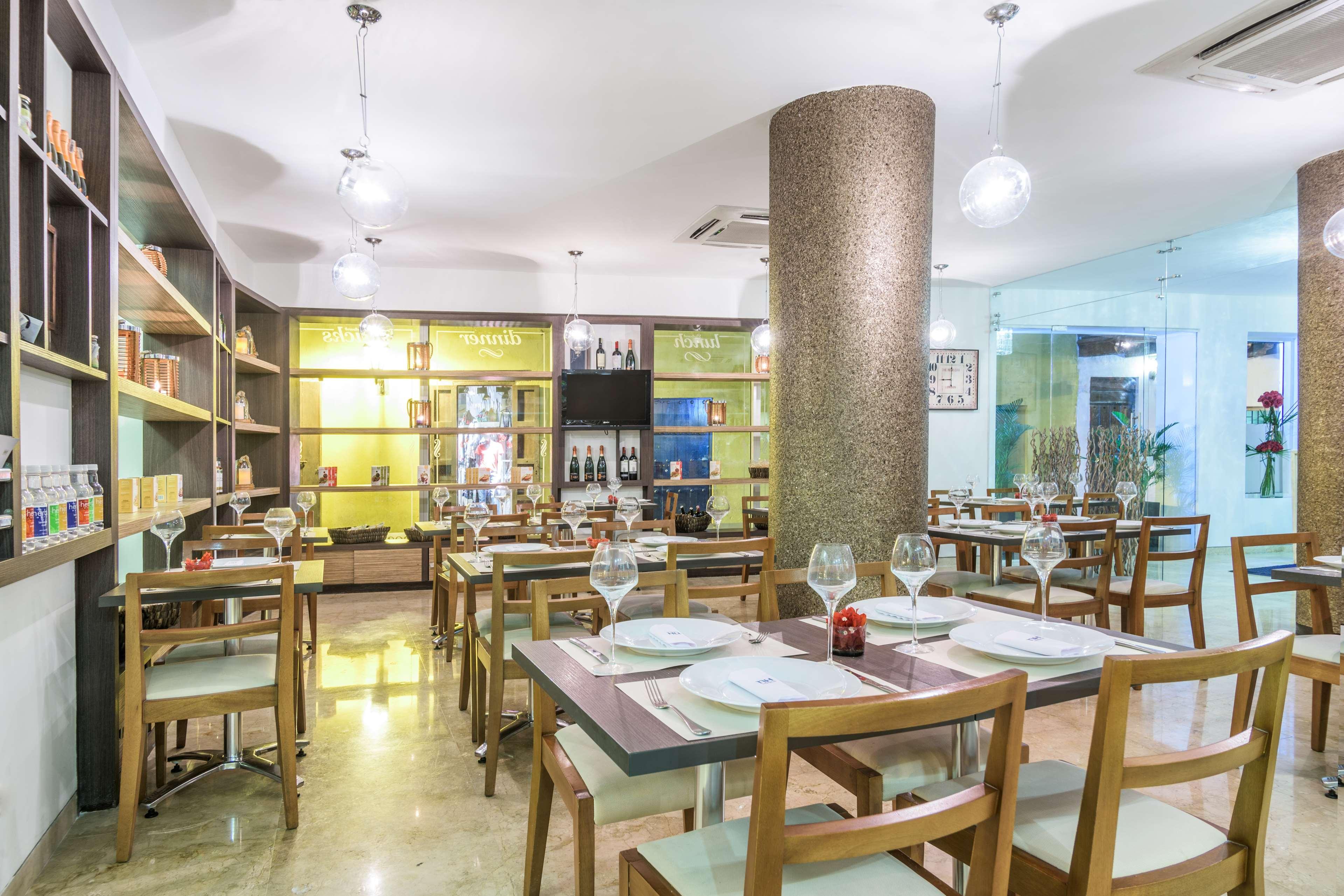 Nh Royal Urban Cartagena Hotel Exterior photo