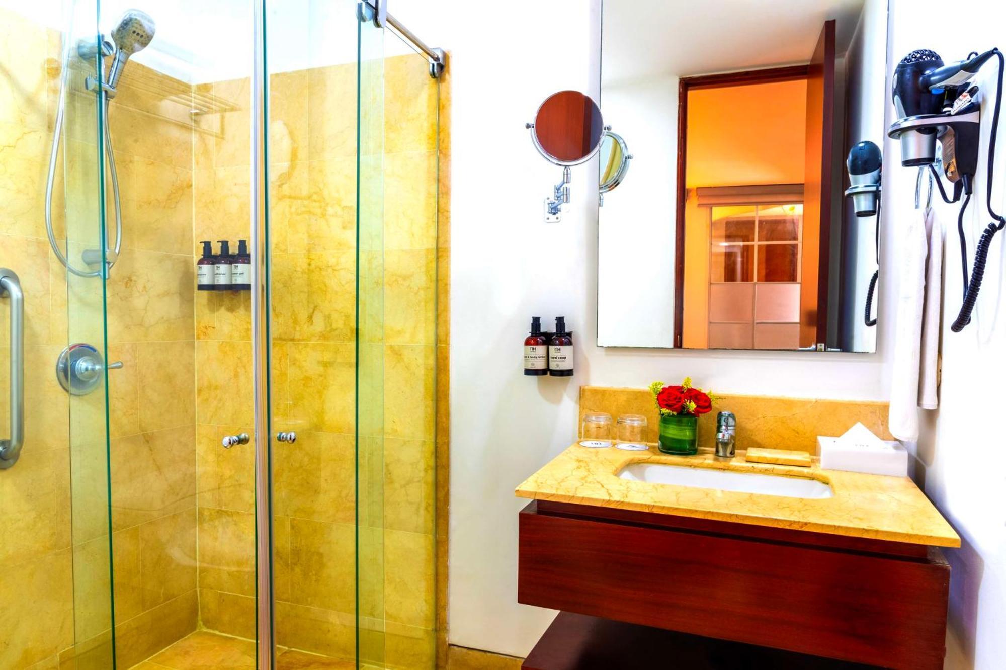 Nh Royal Urban Cartagena Hotel Exterior photo