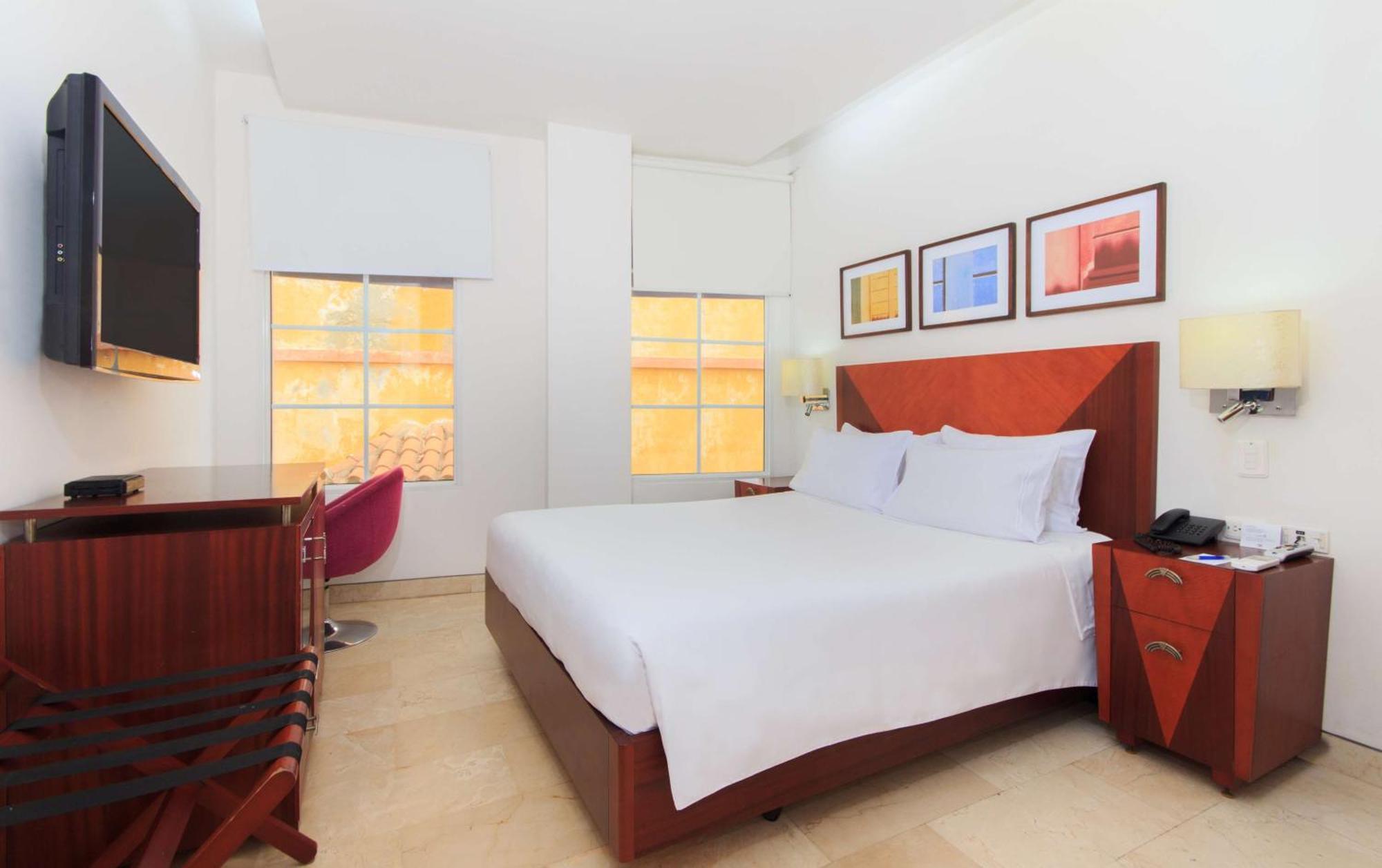 Nh Royal Urban Cartagena Hotel Exterior photo